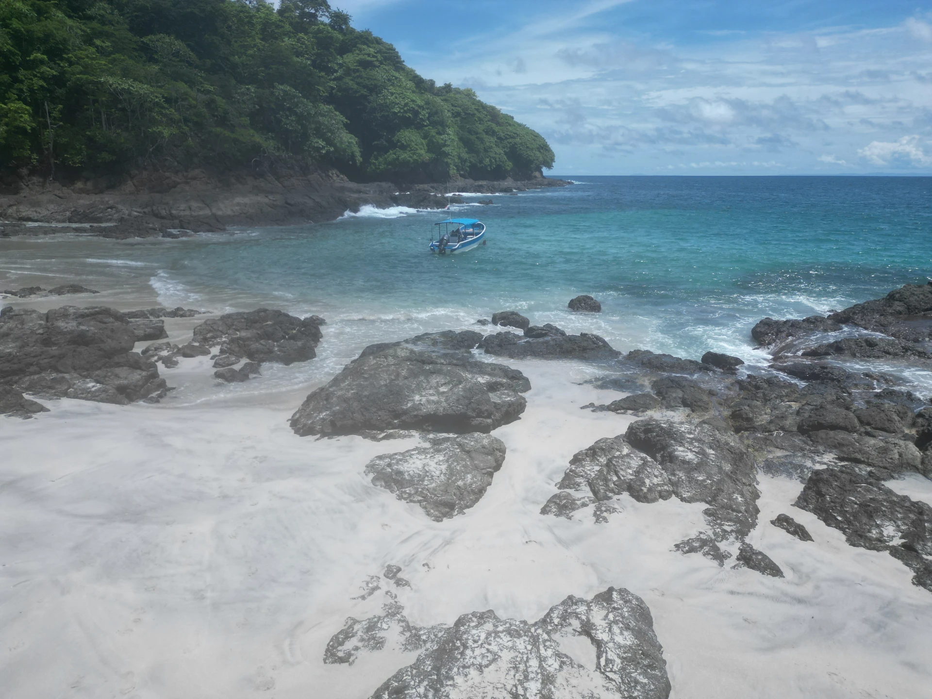 Belleza a Ras de Suelo: Playas de Isla Caleta