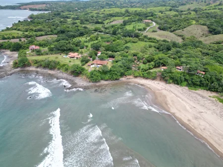 Rocas y espuma: condiciones de pesca en Río Oria - Desembocadura del Río Oria en Los santos