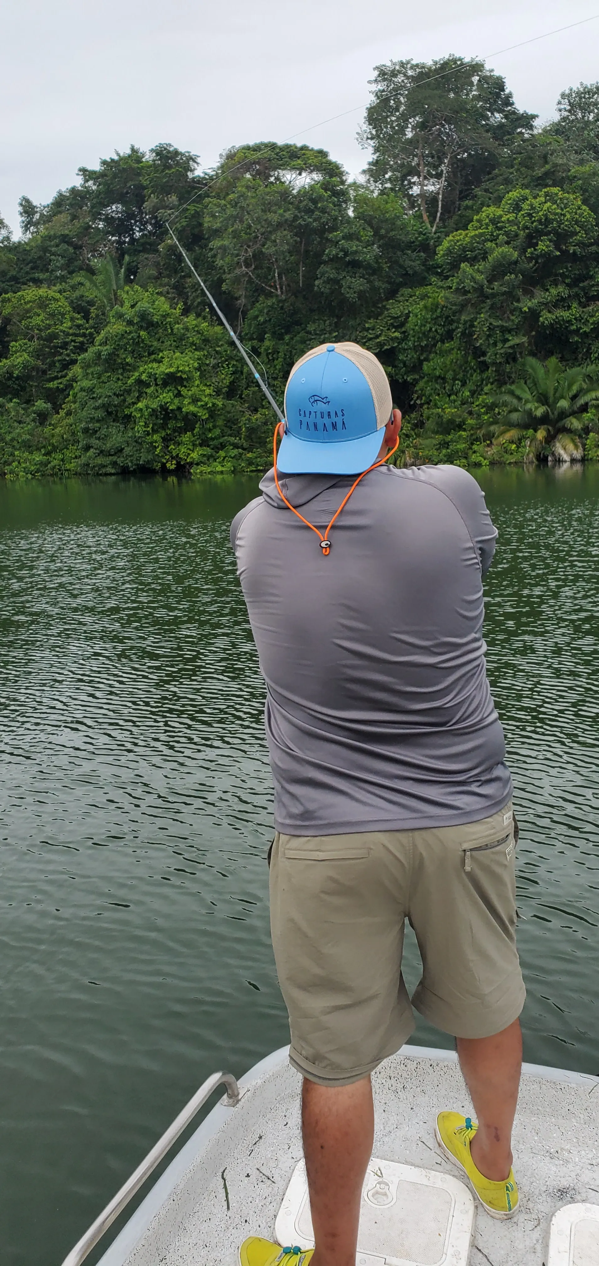 Belleza y serenidad en el Lago Gatún: Pesca al atardecer