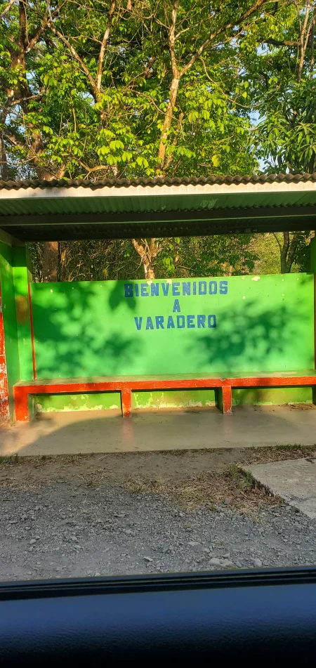 Varadero es el pueblo antes de llegar a Restingue, es el que queda antes de comenzar a pasar el río.