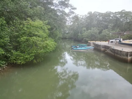Muelle Listo para la Aventura en Puerto Pedasí