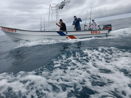 Descubre nuestra prestigiosa flota de embarcaciones en Pesca Cambutal. Cada una de nuestras cuatro lanchas de pesca deportiva está diseñada con un único propósito: proporcionarte la mejor experiencia de pesca en Cambutal. Equipadas con tecnología de última generación, nuestras embarcaciones son un verdadero testimonio de nuestro compromiso con la calidad y la seguridad.